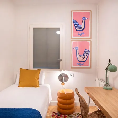 Spacious And Elegant Oasis In The Location *