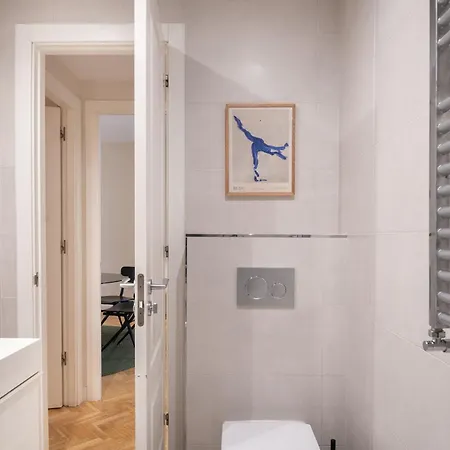 Spacious And Elegant Oasis In The Location, Eixample 바르셀로나